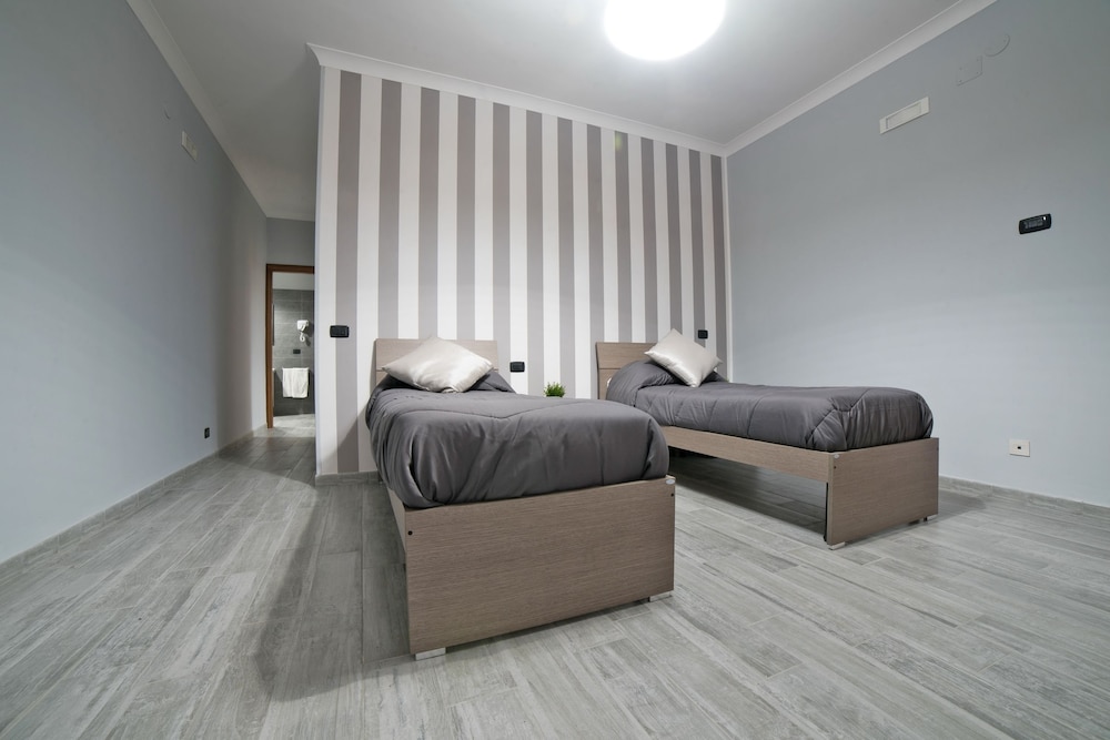 Deluxe Double or Twin Room, Balcony, Garden View photo 3