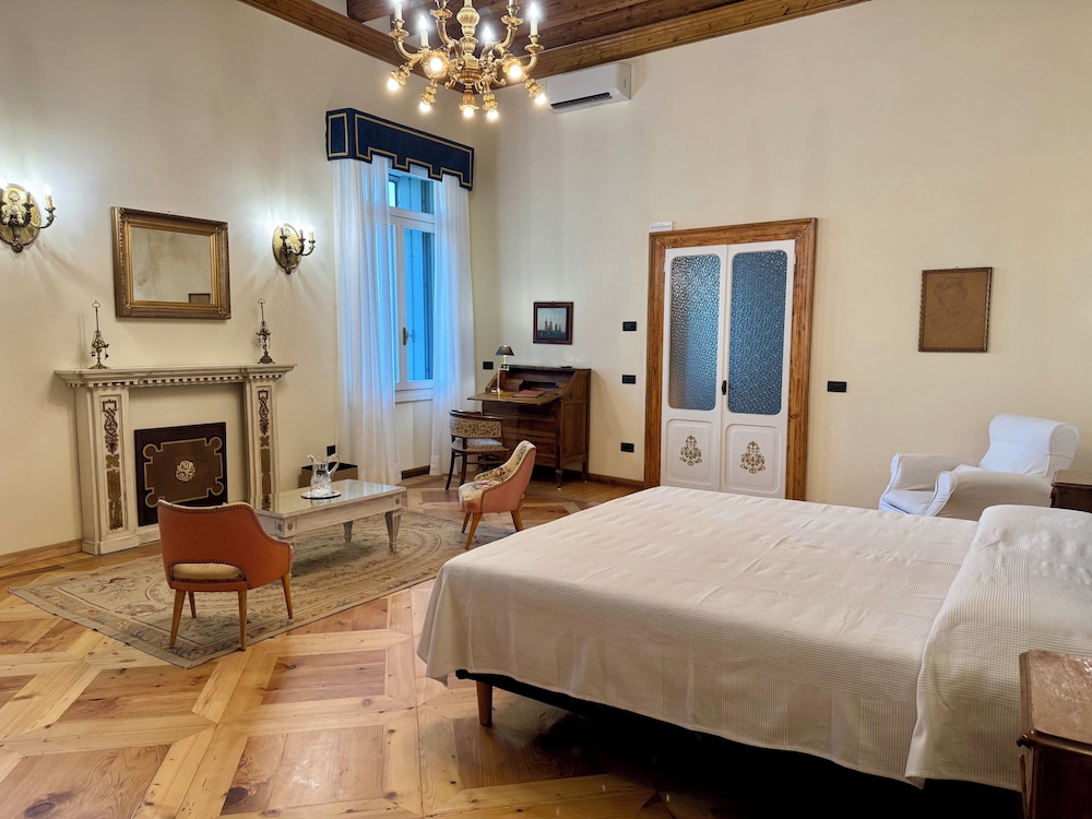 Deluxe Suite, Private Bathroom, Garden View photo 2