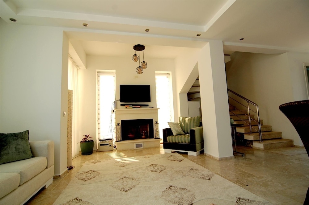 Villa photo 3