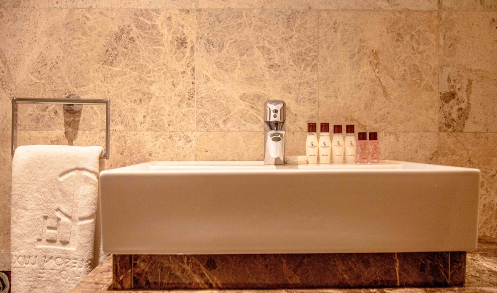 Luxury Twin Room - Photo 7
