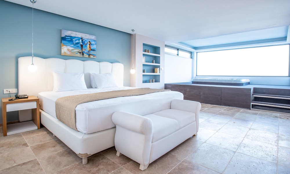 Deluxe Suite, Sea View photo 3