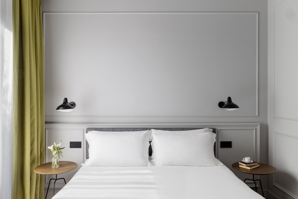 Deluxe Room - Photo 6