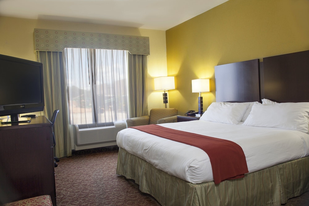 Suite, 1 Bedroom - Photo 1