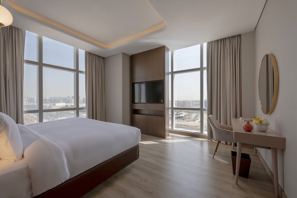 Deluxe Suite, 1 Double Bed, City View photo 2