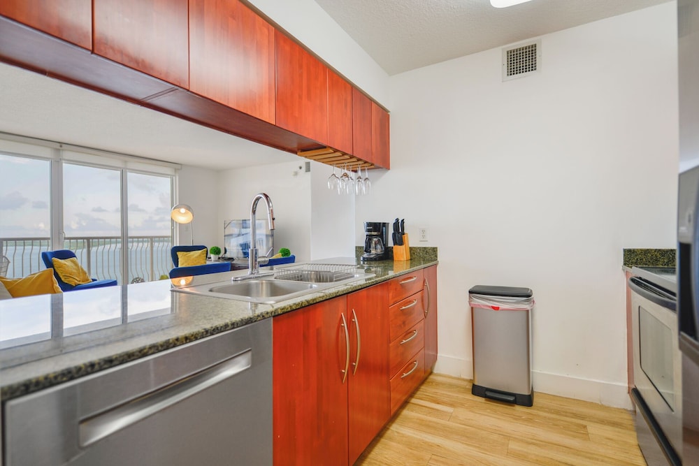 Condo, 3 Bedrooms, Balcony, Ocean View photo 3