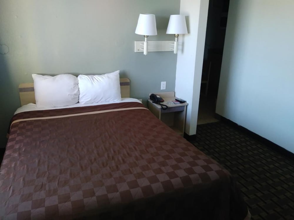 Room, 2 Queen Beds, Non Smoking, Kitchenette - Photo 2
