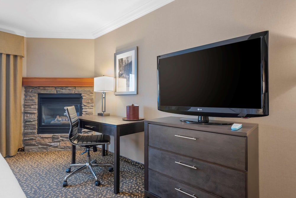 Suite, 2 Queen Beds, Non Smoking, Kitchenette (with Sofabed)