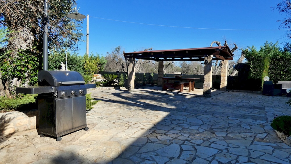 Villa photo 3