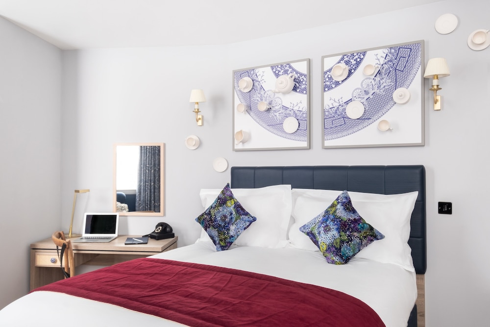 Premium Room, 1 King Bed photo 3