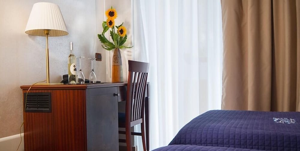 Classic Double or Twin Room, Accessible - Photo 2