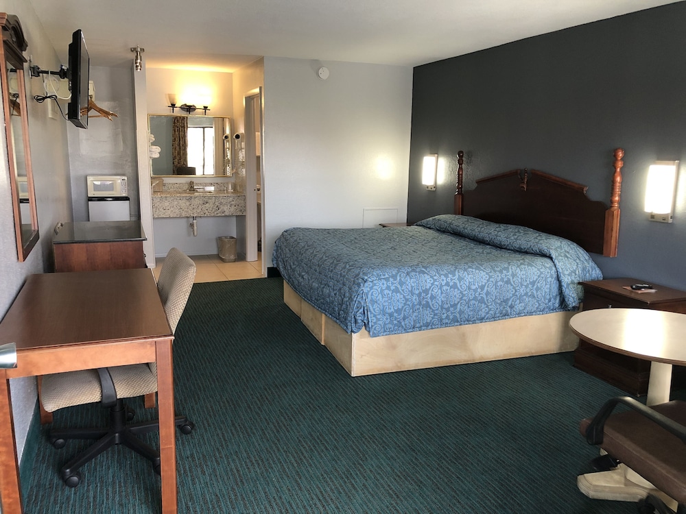 Standard Room, 1 King Bed, Smoking photo 1