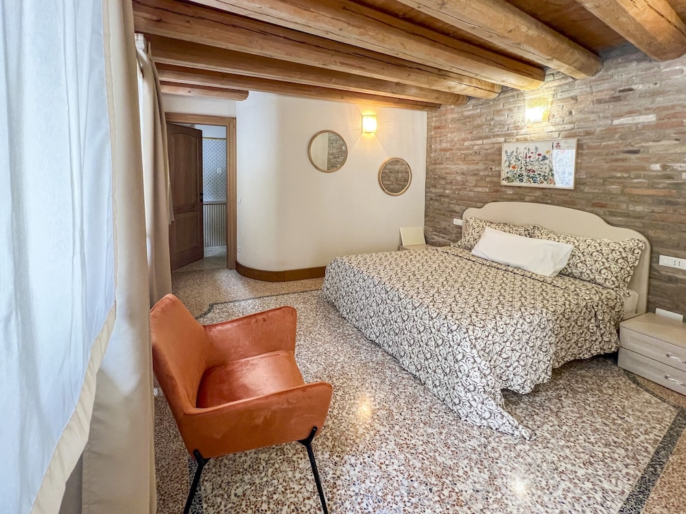 Junior Suite, Courtyard View