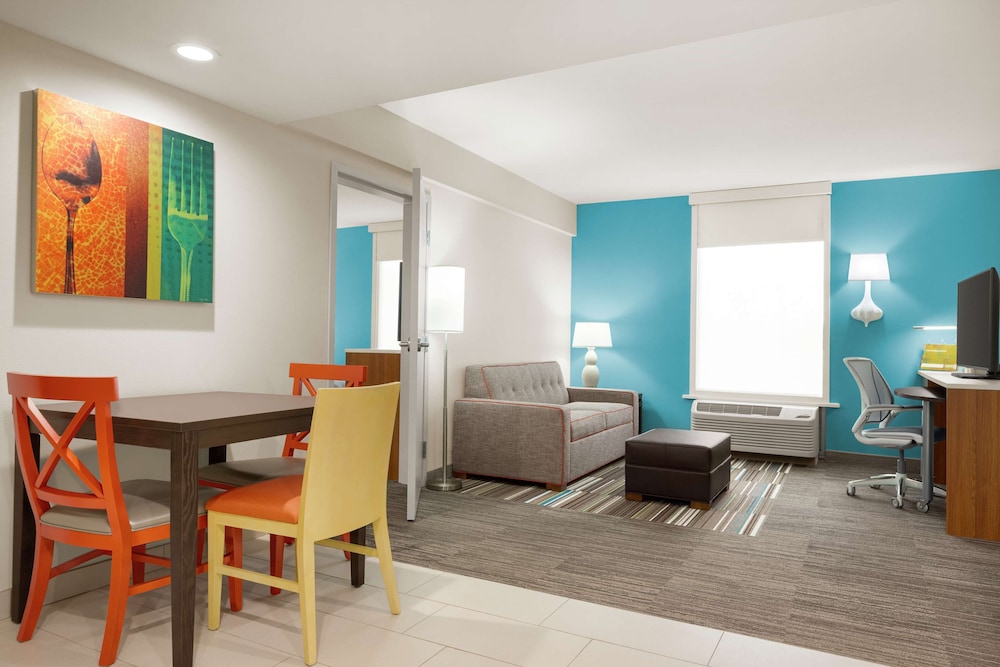 Suite, 1 Queen Bed, Accessible, Bathtub photo 1