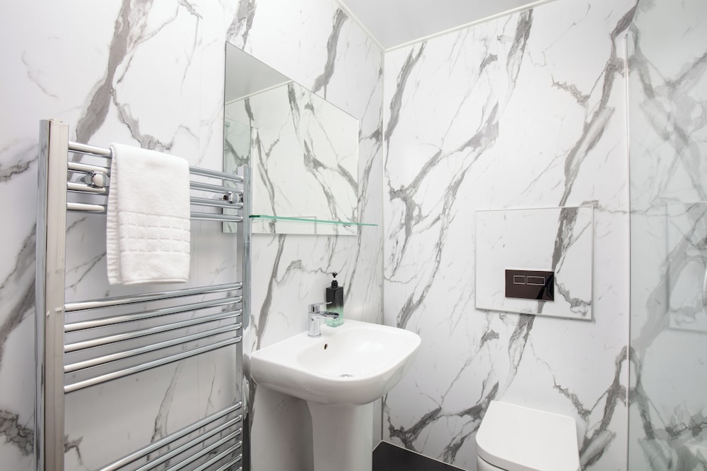 Standard Twin Room - Photo 11
