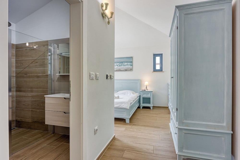 Family Villa, Multiple Bedrooms (Villa Milo - Mali Vareski with Pool)