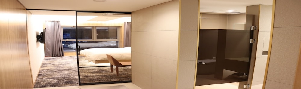 Standard Double Room, City View - Photo 2