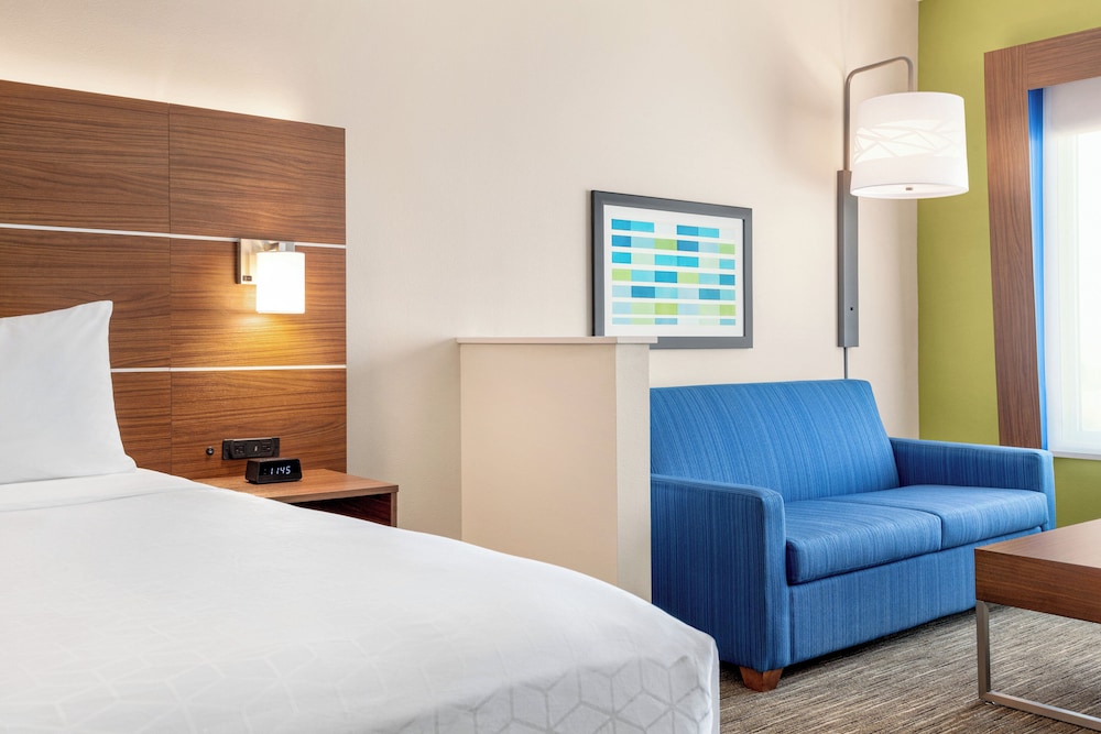 Suite, 2 Queen Beds, Accessible (Communications) - Photo 2