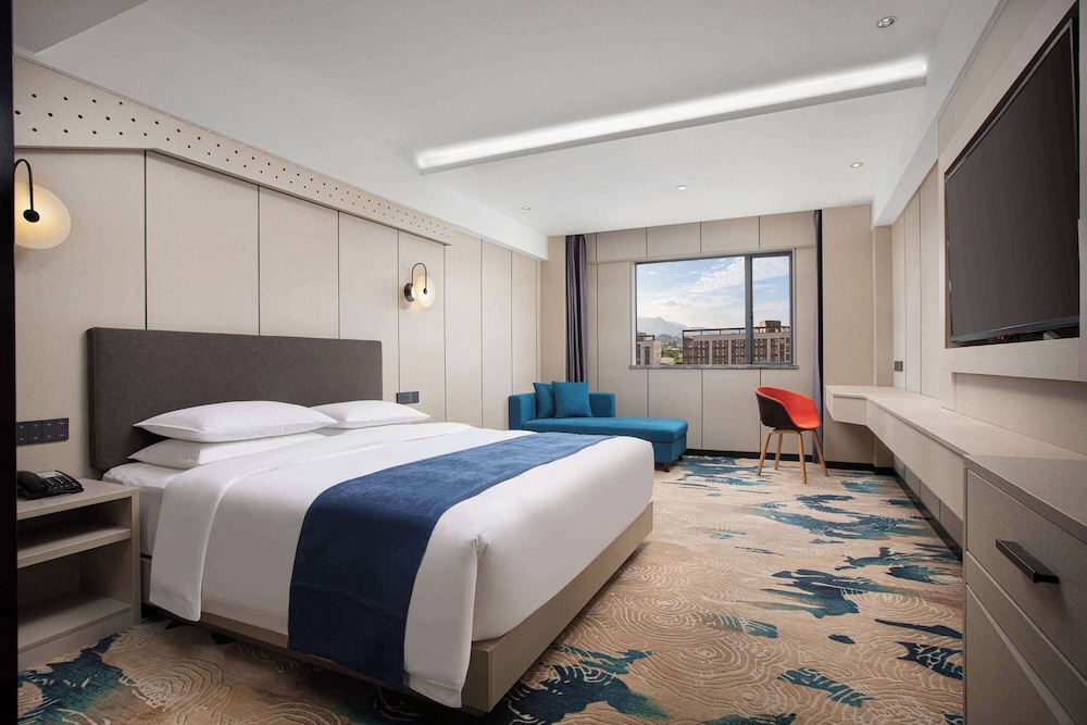 Room, 1 King Bed, Non Smoking (Elegant)