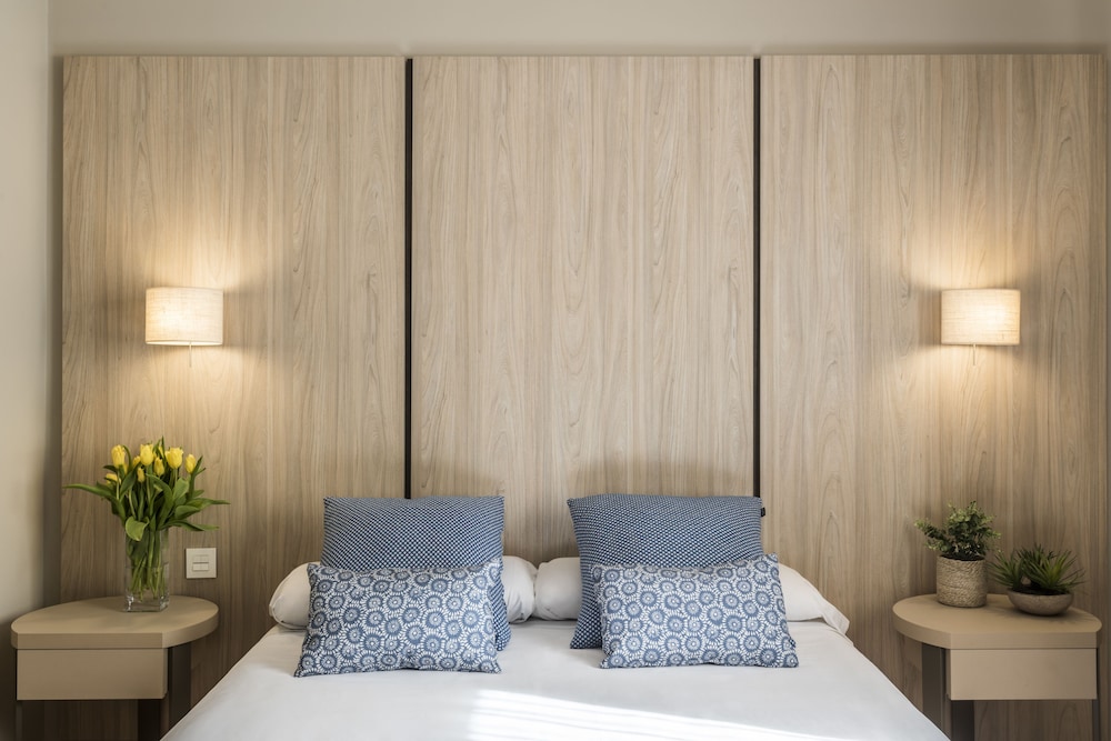 Double Room, Terrace, Garden View (2 Adults + 1 Child) - Photo 1