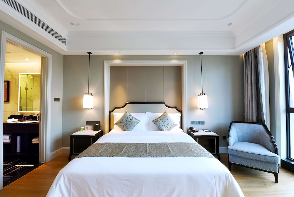 Deluxe Room, 1 King Bed, Non Smoking