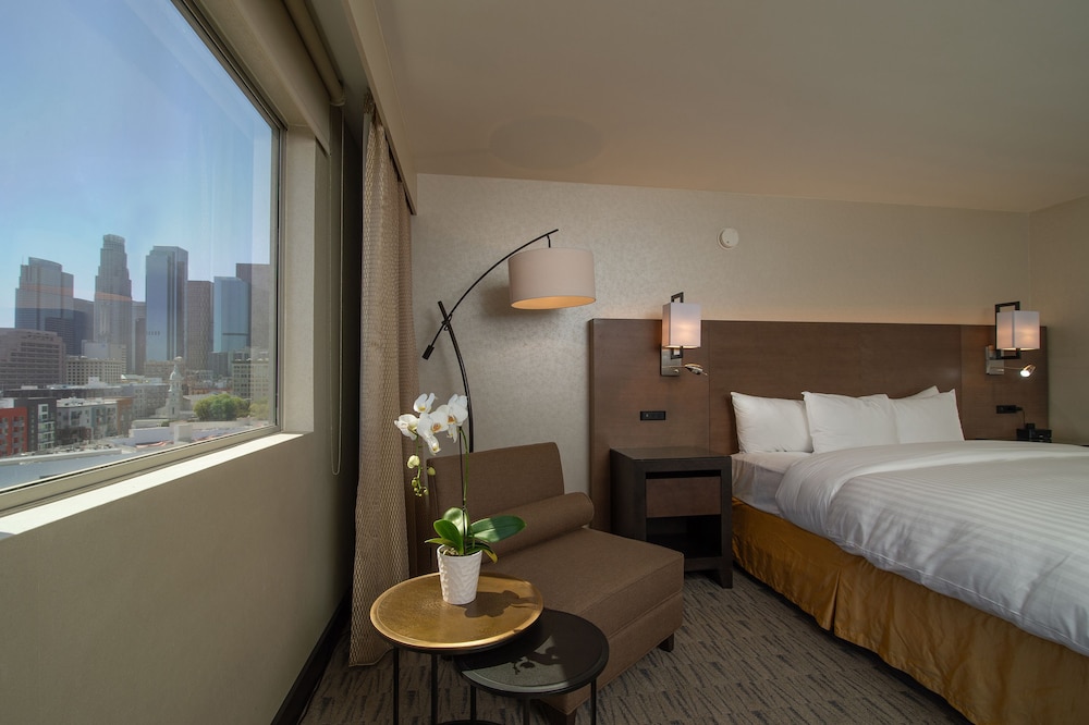 Premium Room, 1 King Bed (Premium Executive King) - Photo 2
