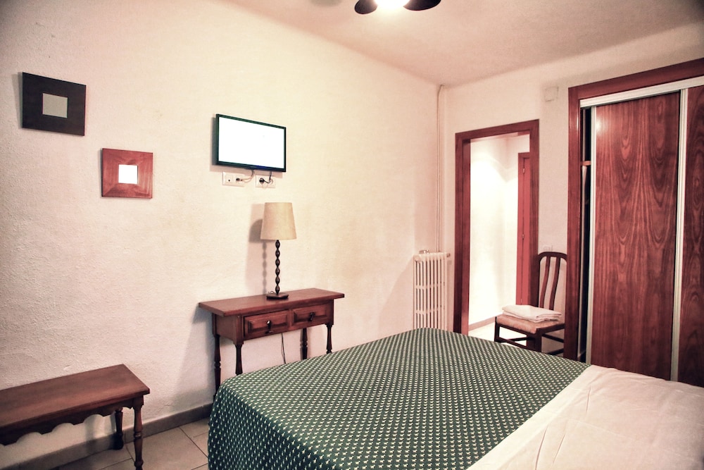 Basic Triple Room (1 cama doble + 1 individual) - Photo 1