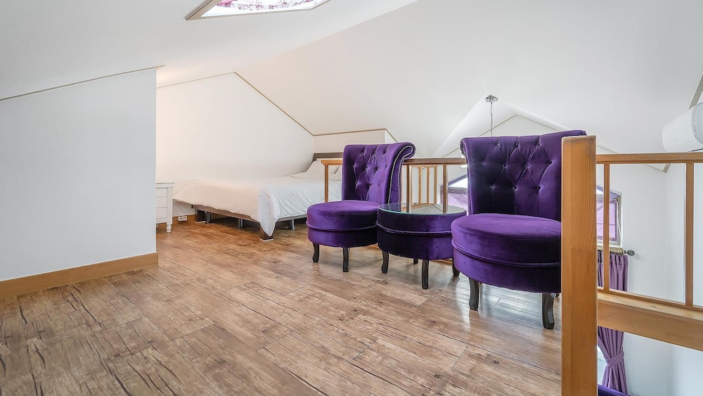Basic Room, 1 Bedroom (Violet (No Pet/ River View)) - Photo 3
