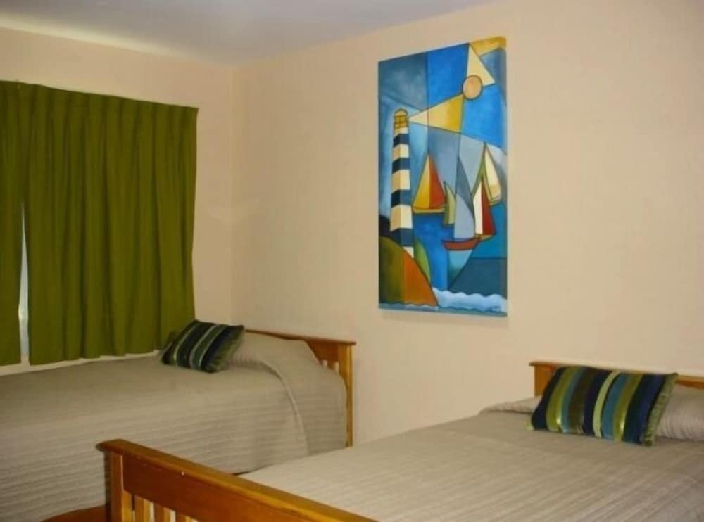 Family Condo, 3 Bedrooms, Poolside