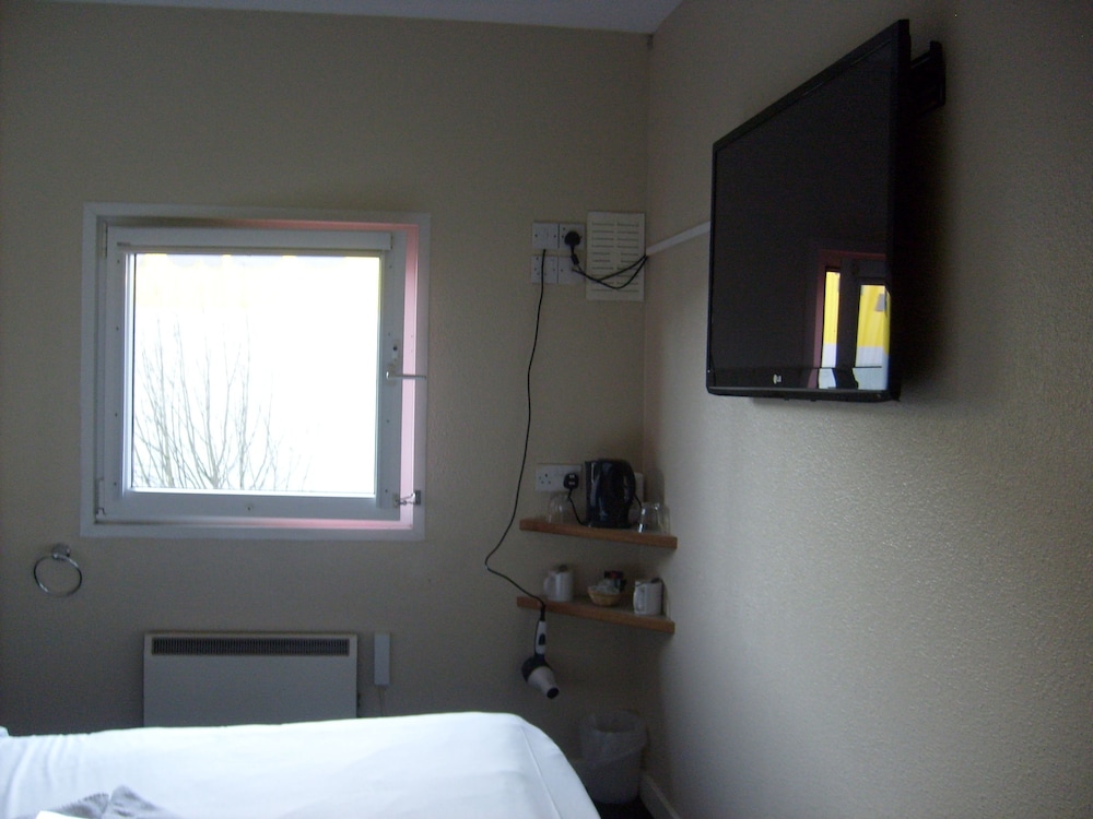 Basic Triple Room, Shared Bathroom (Non-smoking ) photo 3