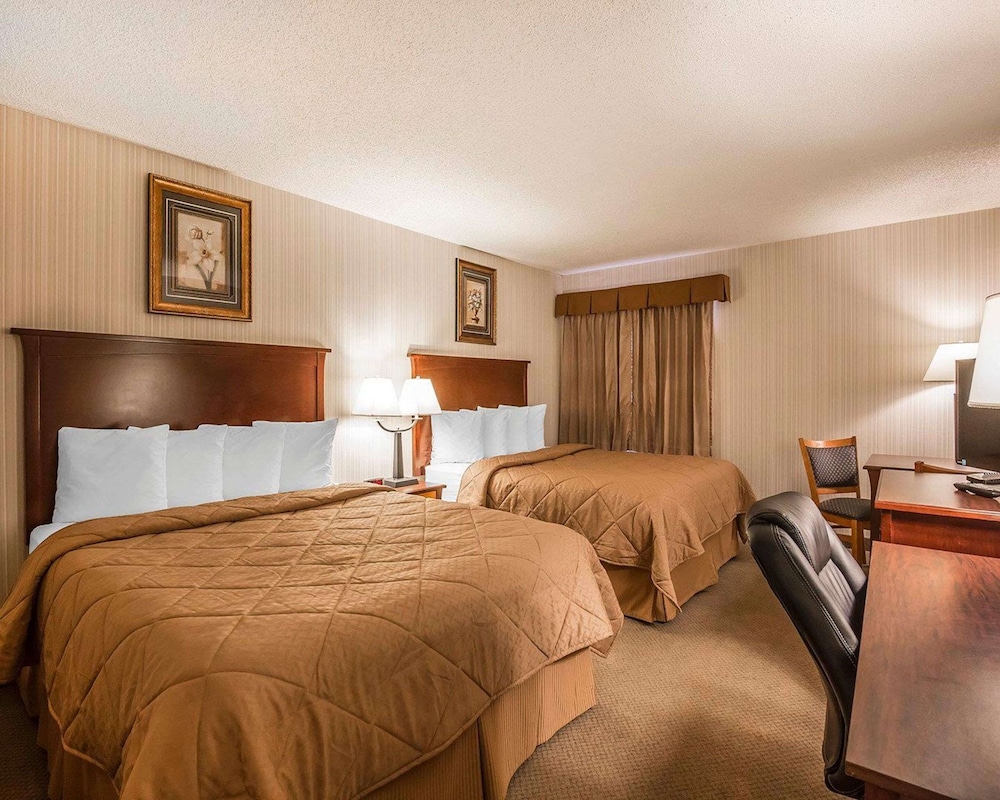 Room, 2 Queen Beds, Non Smoking - Photo 1