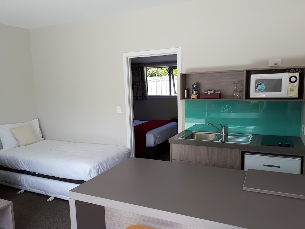 Superior Suite, 1 Bedroom, Kitchenette, Garden Area photo 3