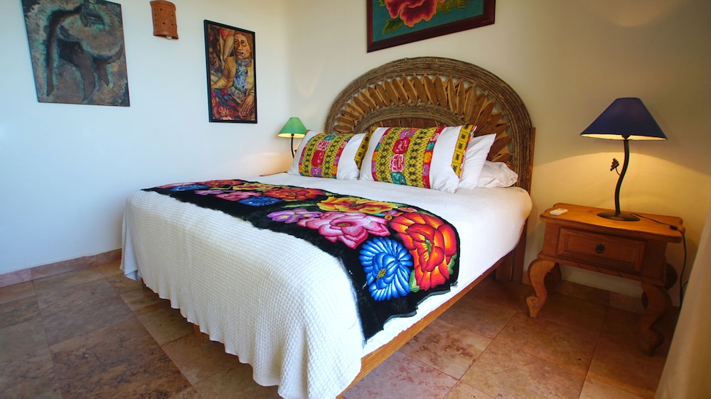 Unit #4 Villa, 1 King Bed, Kitchen, Ocean View
