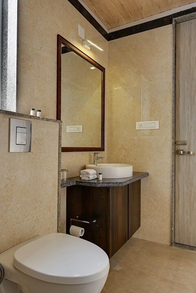 Courtyard Pool View Room with Private Balcony photo 3