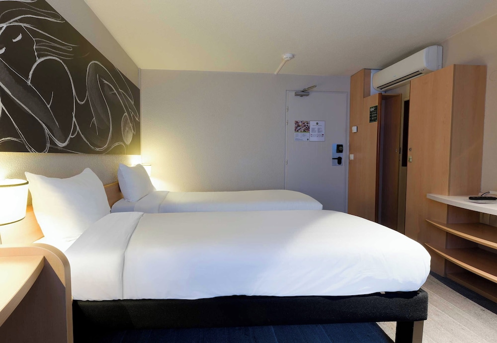Standard Twin Room, Non Smoking - Photo 5