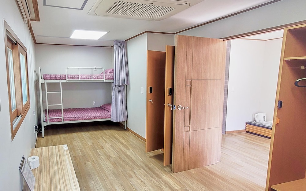 Room (4-person room (2 bunk beds))