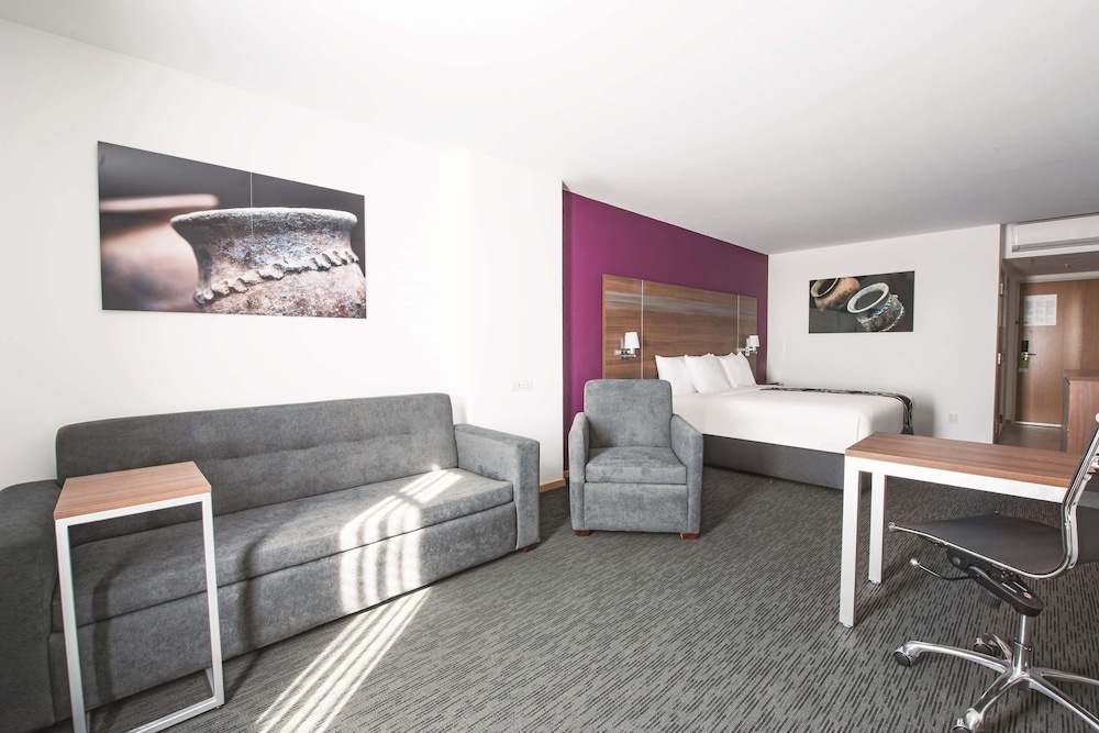 Deluxe Suite, 1 King Bed, Non Smoking
