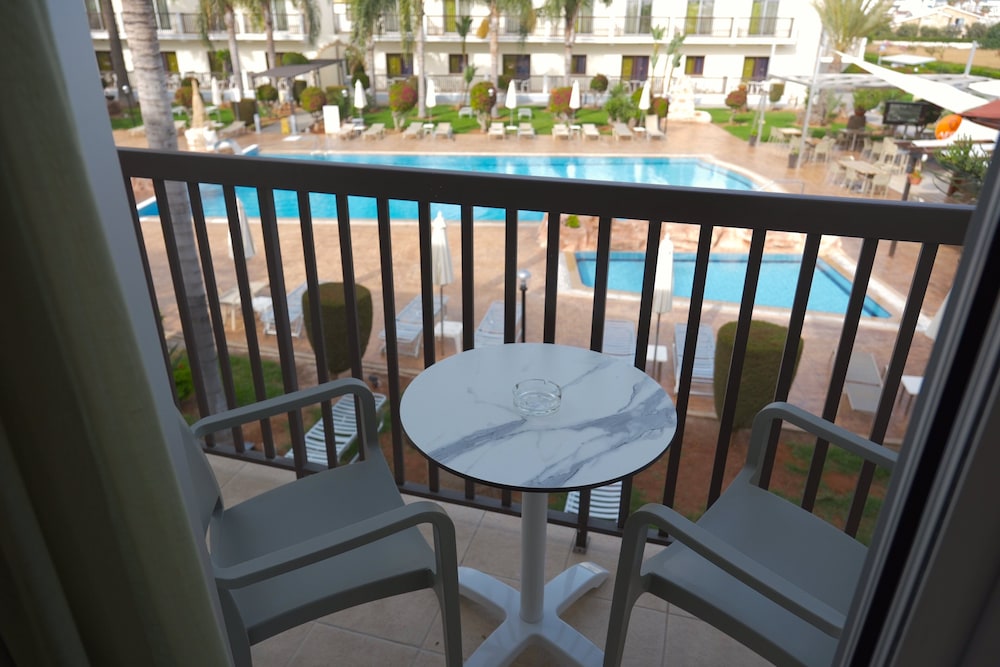 Superior Double or Twin Room - Photo 8