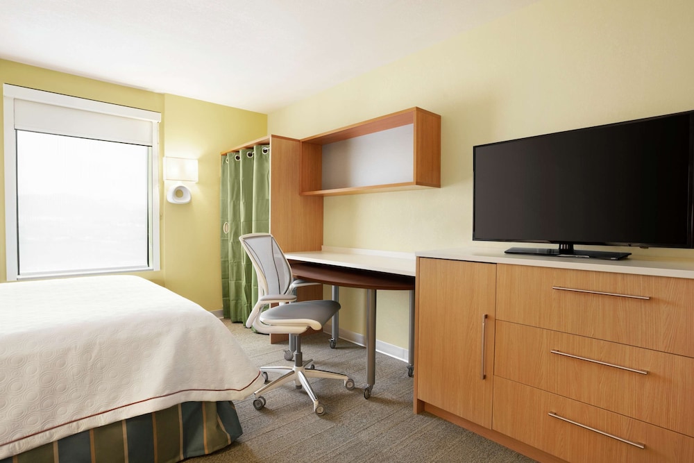 Suite, 1 Queen Bed, Accessible, Mountain View (Hearing) photo 2