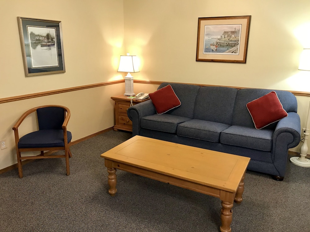 King Suite, Poolside on First Floor only photo 1