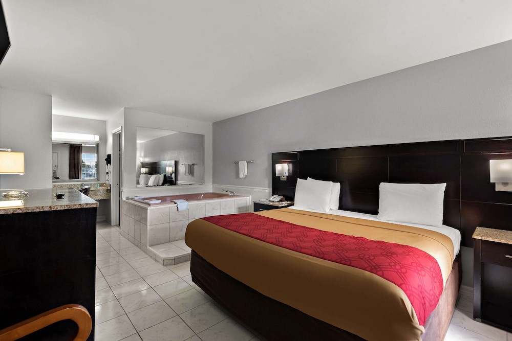 Standard Room, 1 King Bed - Photo 1
