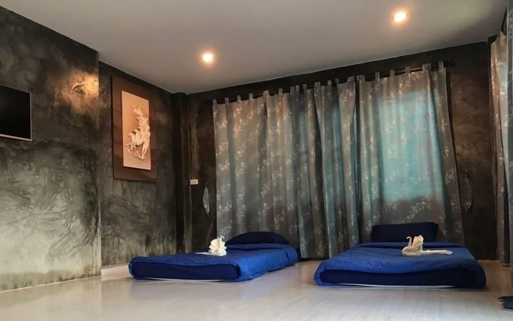 4-Bed Mixed Dormitory photo 1