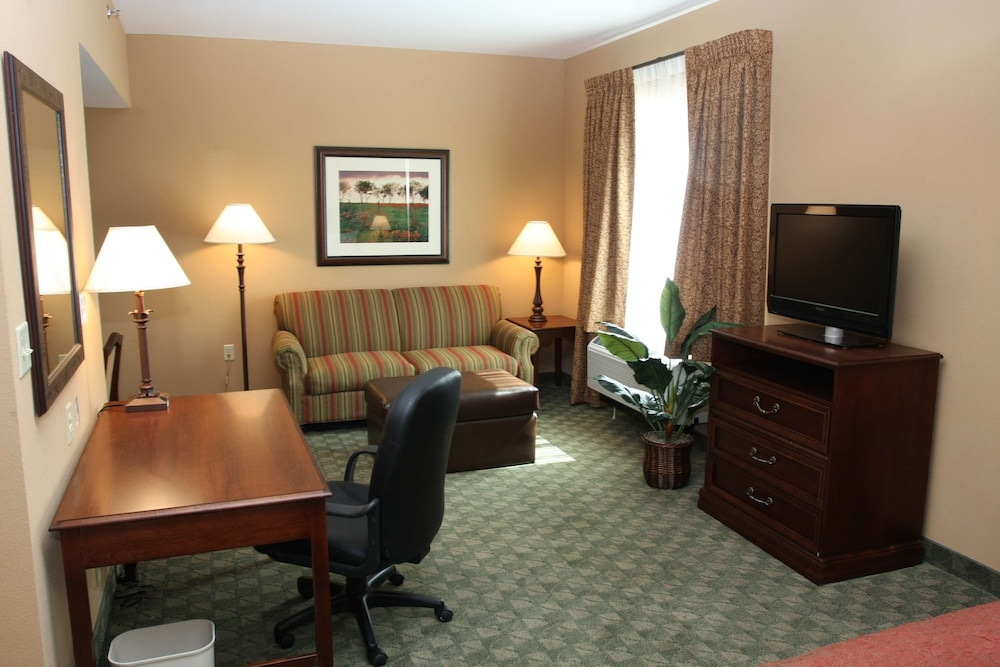 Suite, One King Bed, Non-Smoking - Photo 2