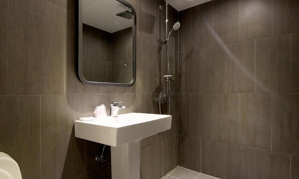 Standard Double Room - Photo 8
