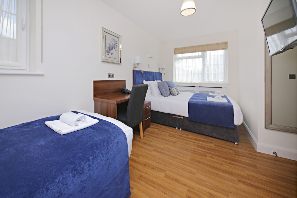 Deluxe Triple Room, Ensuite photo 3