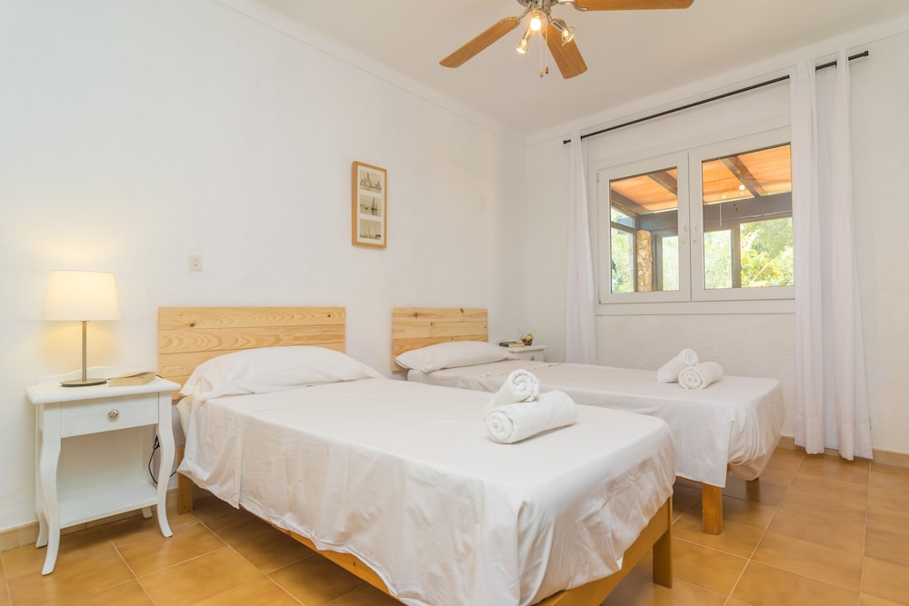 Villa photo 2
