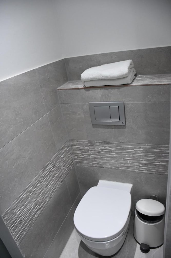 Standard Twin Room - Photo 7