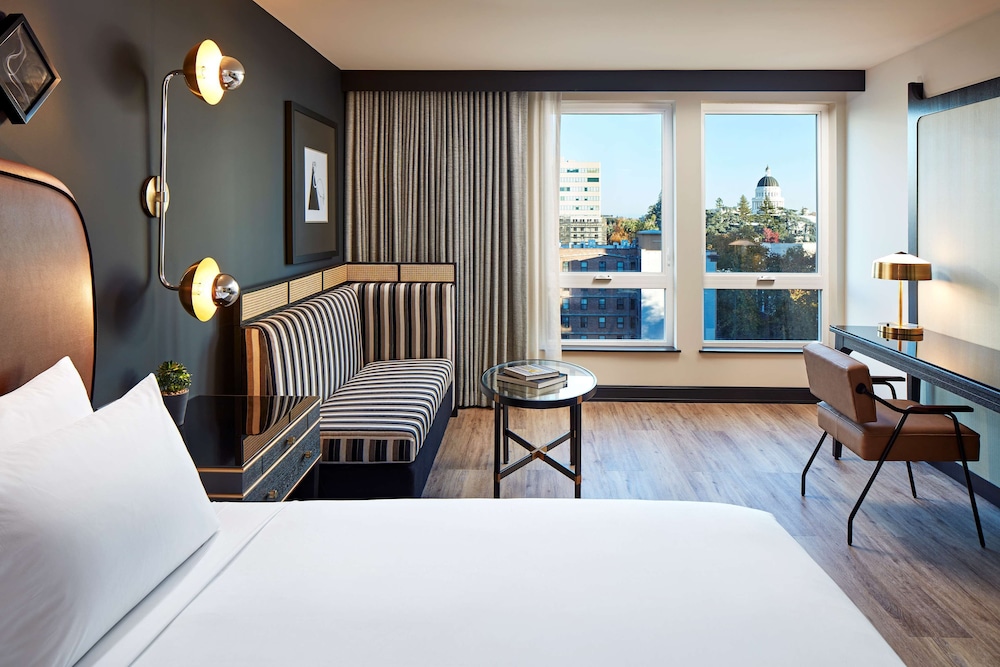 City Room, 1 King Bed (Capitol Dome View) - Photo 1
