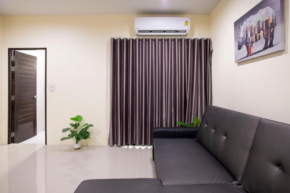 Family Room - Photo 2