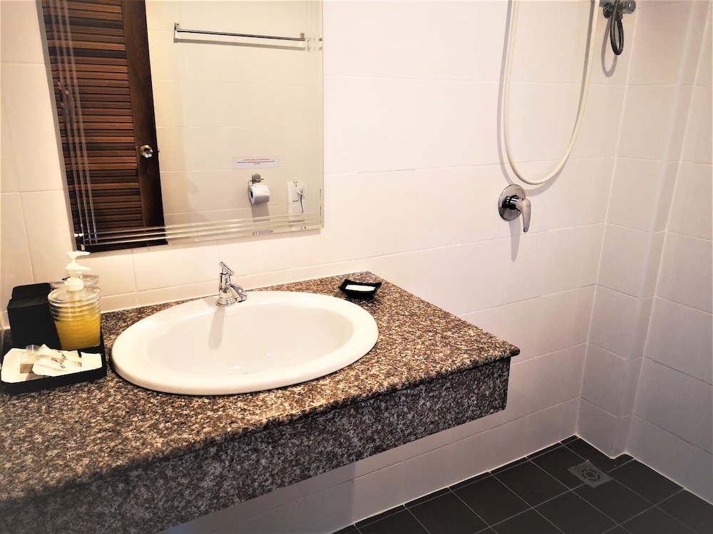 Standard Double Room, 2 Twin Beds, Balcony, Pool View - Photo 8