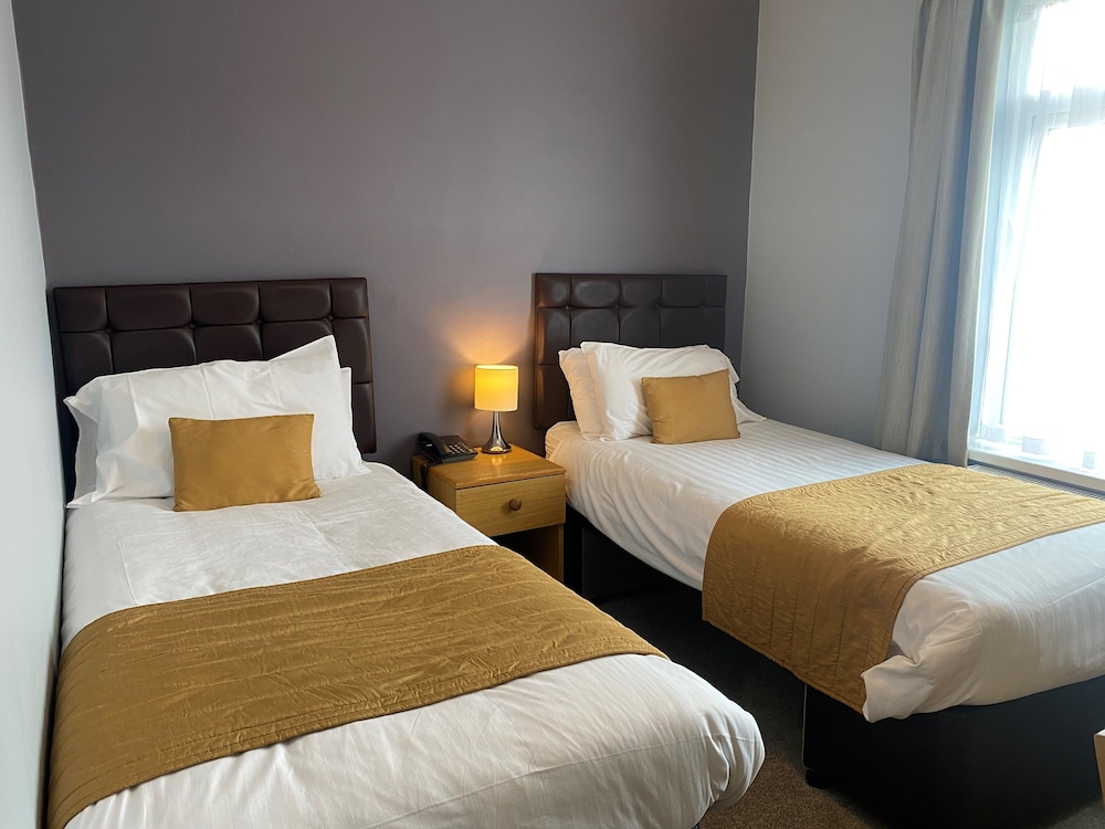 Small Twin Room - Photo 1